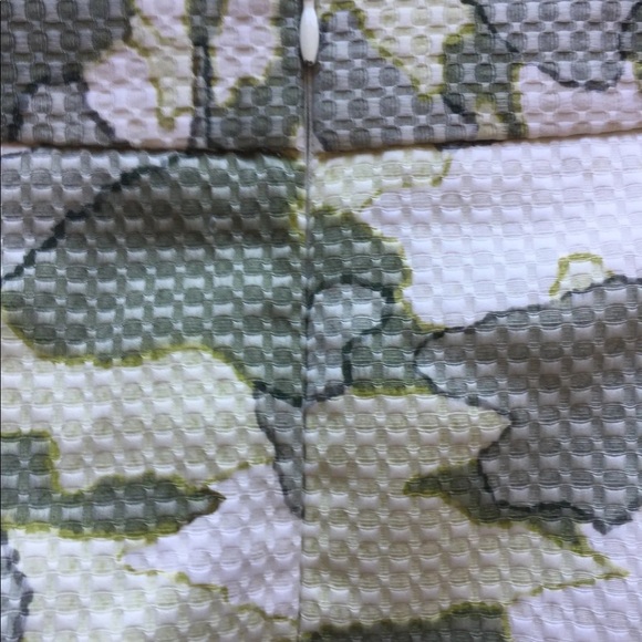 Club Monaco Women Mini Skirt Camouflage Print Pleated Green Cream 4 - Picture 6 of 8